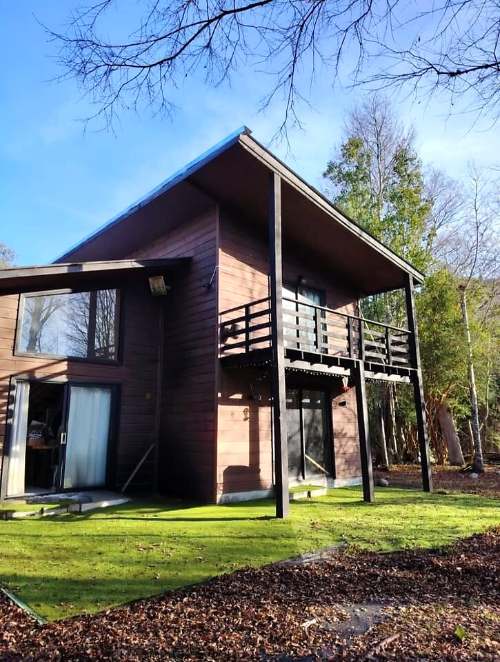 Tres casas en venta en Caburgua — Parcela de 5.000 m² - 01 casas caburgua lago fachada casa 1