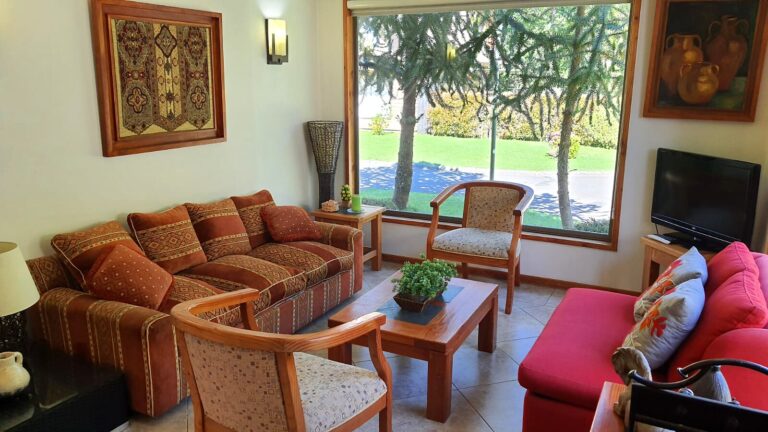 Casa en Venta en Prestigioso Condominio de Pucón - 02 casa condominio pucon living principal