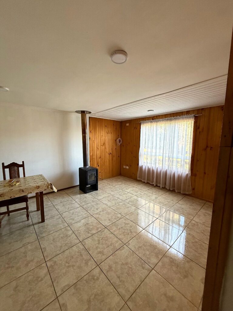 Pucón, en venta casa y departamento interior - 02 casa depto villa entre rios pucon living estufa