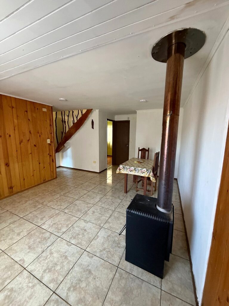 Pucón, en venta casa y departamento interior - 03 casa depto villa entre rios pucon comedor