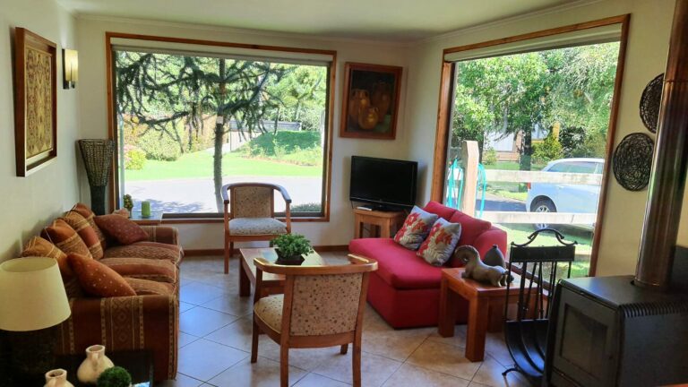 Casa en Venta en Prestigioso Condominio de Pucón - 04 casa condominio pucon living 2