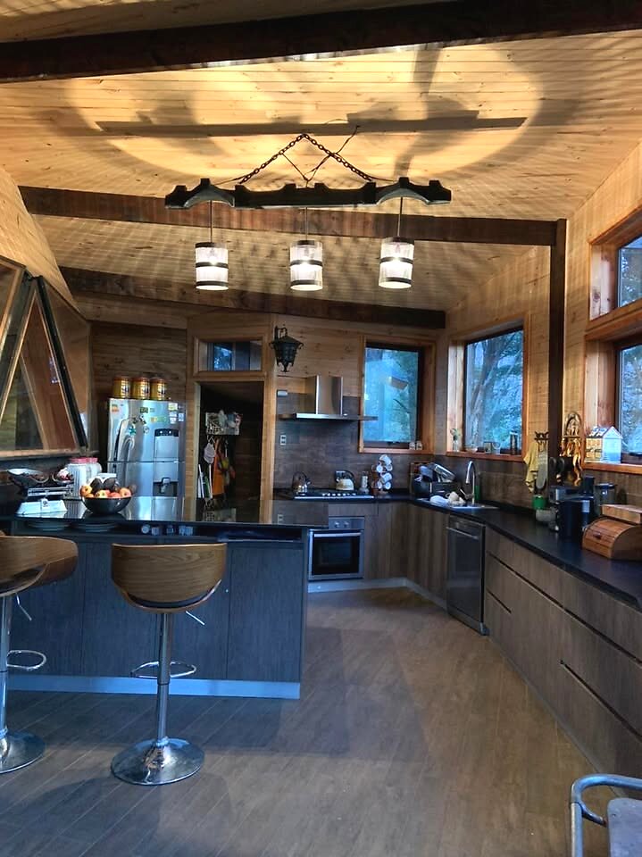 Venta de cómoda y acogedora casa en parcela - 04 casa domo geodesico pucon cocina