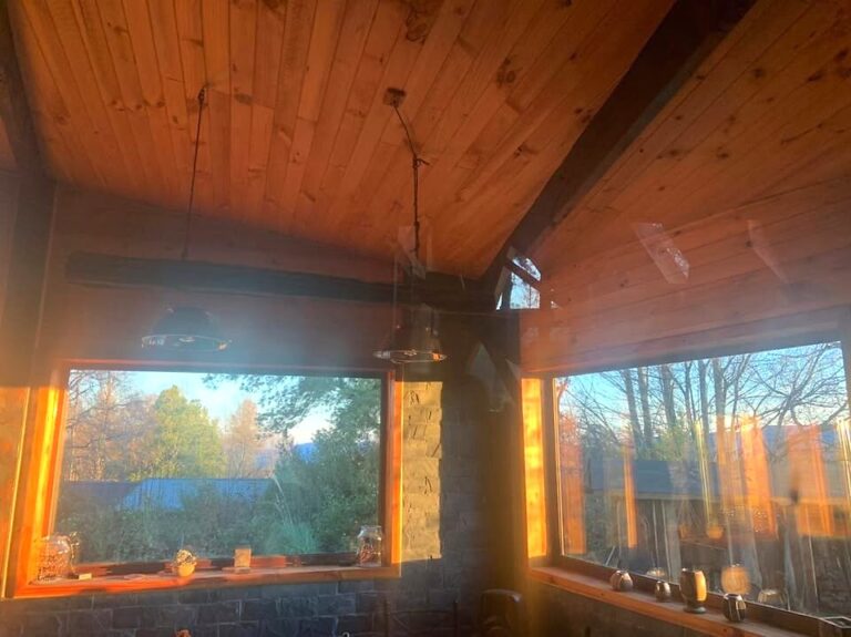 Venta de cómoda y acogedora casa en parcela - 05 casa domo geodesico pucon sala estar