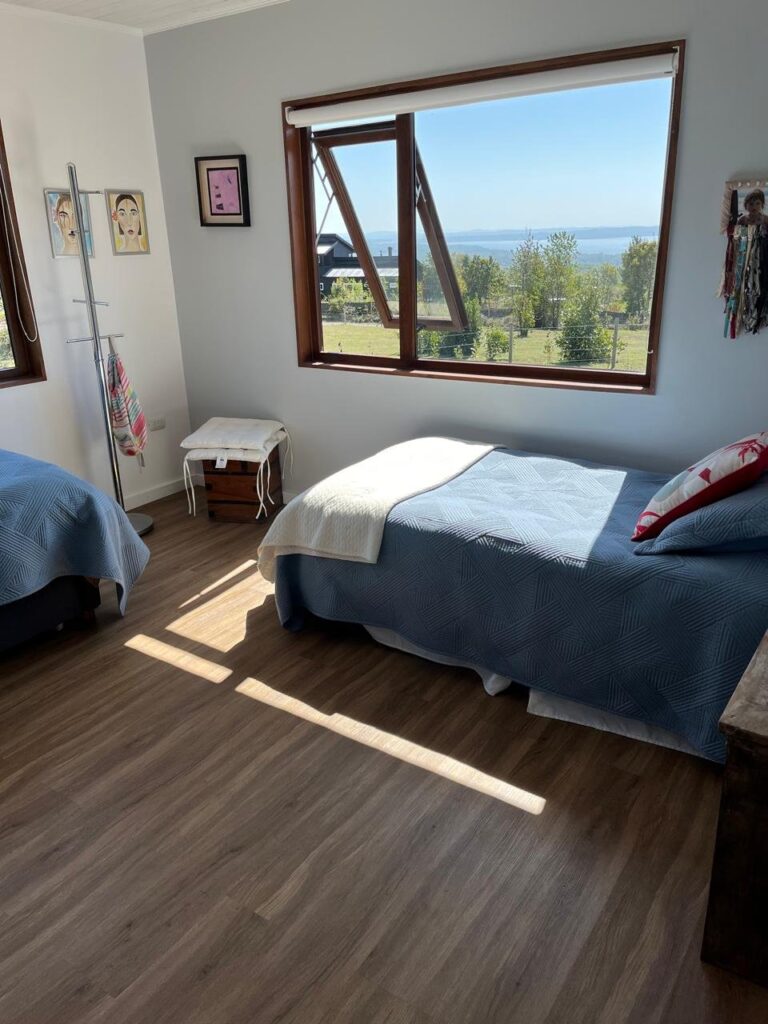Casa con vistas increíbles al lago, parcela de 5.000 m² - 09 casa vista lago dormitorio secundario vista lago