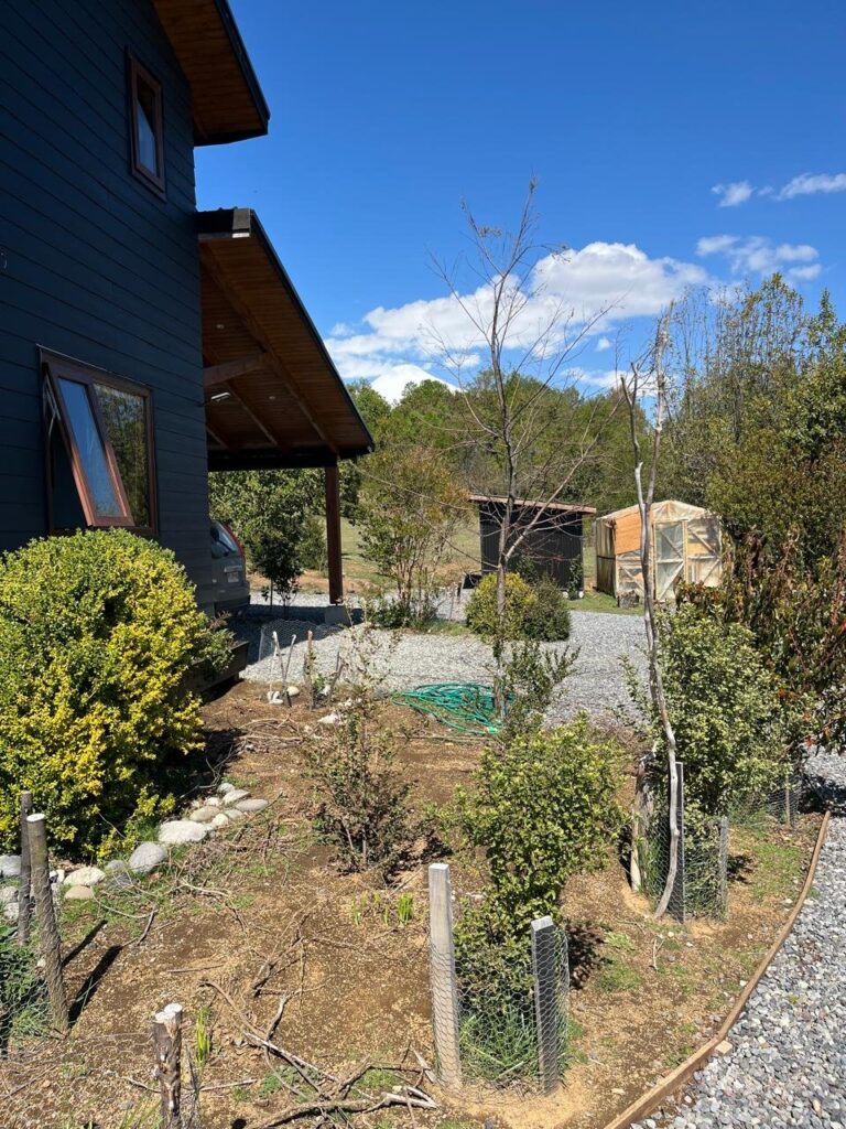 Casa con vistas increíbles al lago, parcela de 5.000 m² - 17 casa vista lago jardin lateral