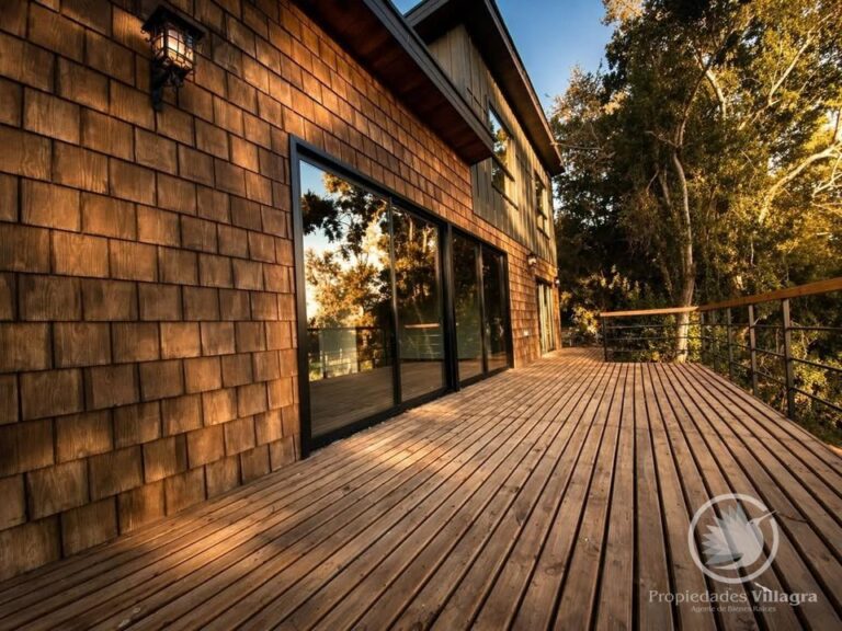 Pucón, casa nueva en condominio Urbano - Casa pucon condominio urbano vista volcan 10 terraza detalle golden hour