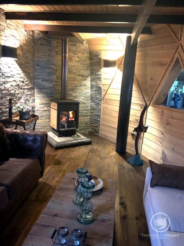Venta de cómoda y acogedora casa en parcela - Casa pucon parcela 07 living chimenea encendida