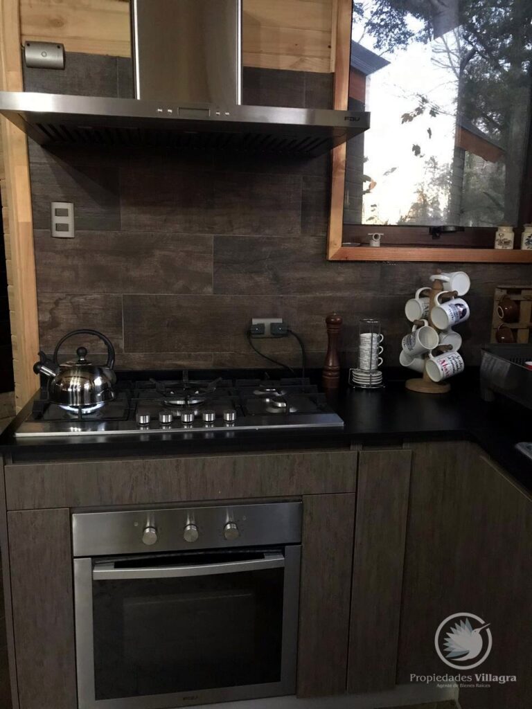 Venta de cómoda y acogedora casa en parcela - Casa pucon parcela 16 cocina estufa tetera