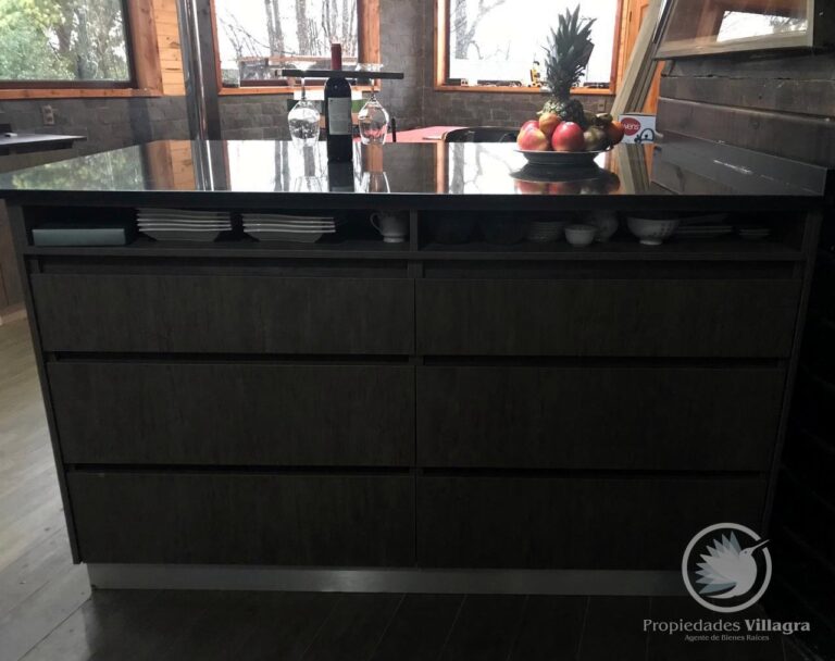 Venta de cómoda y acogedora casa en parcela - Casa pucon parcela 20 cocina isla noche