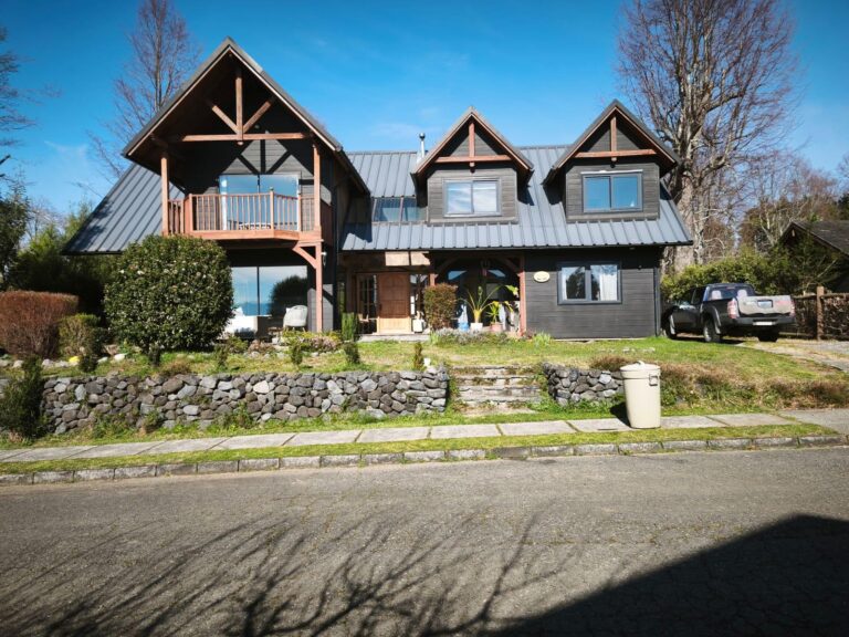 Hermosa Casa Con Vista Al Lago - Casa pucon vistalago 03 fachada frontal alt