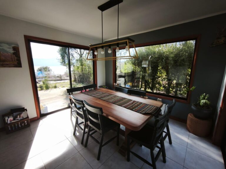 Hermosa Casa Con Vista Al Lago - Casa pucon vistalago 07 comedor angulo2