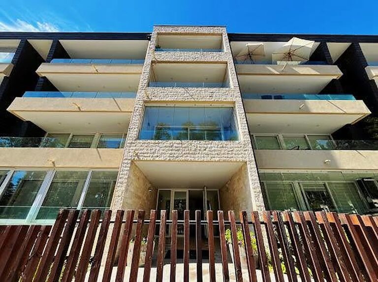 Departamento amoblado con terraza y vista al bosque - Departamento 2d2b pucon altavista bosque 22 fachada edificio