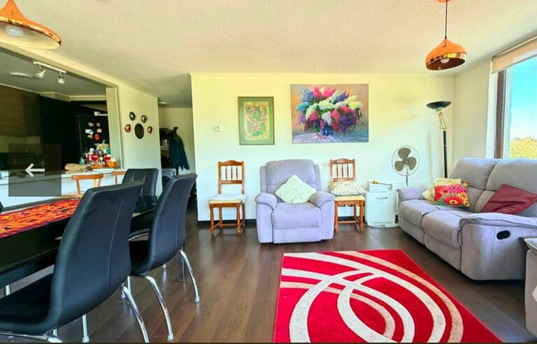 ¡Gran Oportunidad! Amplio e Iluminado Departamento en el Centro de Pucón - Departamento 3d2b centro pucon vista volcan 03 living comedor mesa completa