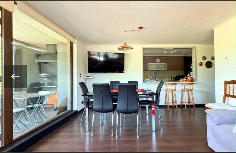 ¡Gran Oportunidad! Amplio e Iluminado Departamento en el Centro de Pucón - Departamento 3d2b centro pucon vista volcan 05 comedor cocina pasaplatos parrilla