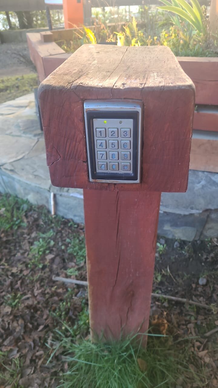 Parcela plana con lomajes en Condominio Altos del Huife - Parcela altos del huife 15 control acceso clave seguridad